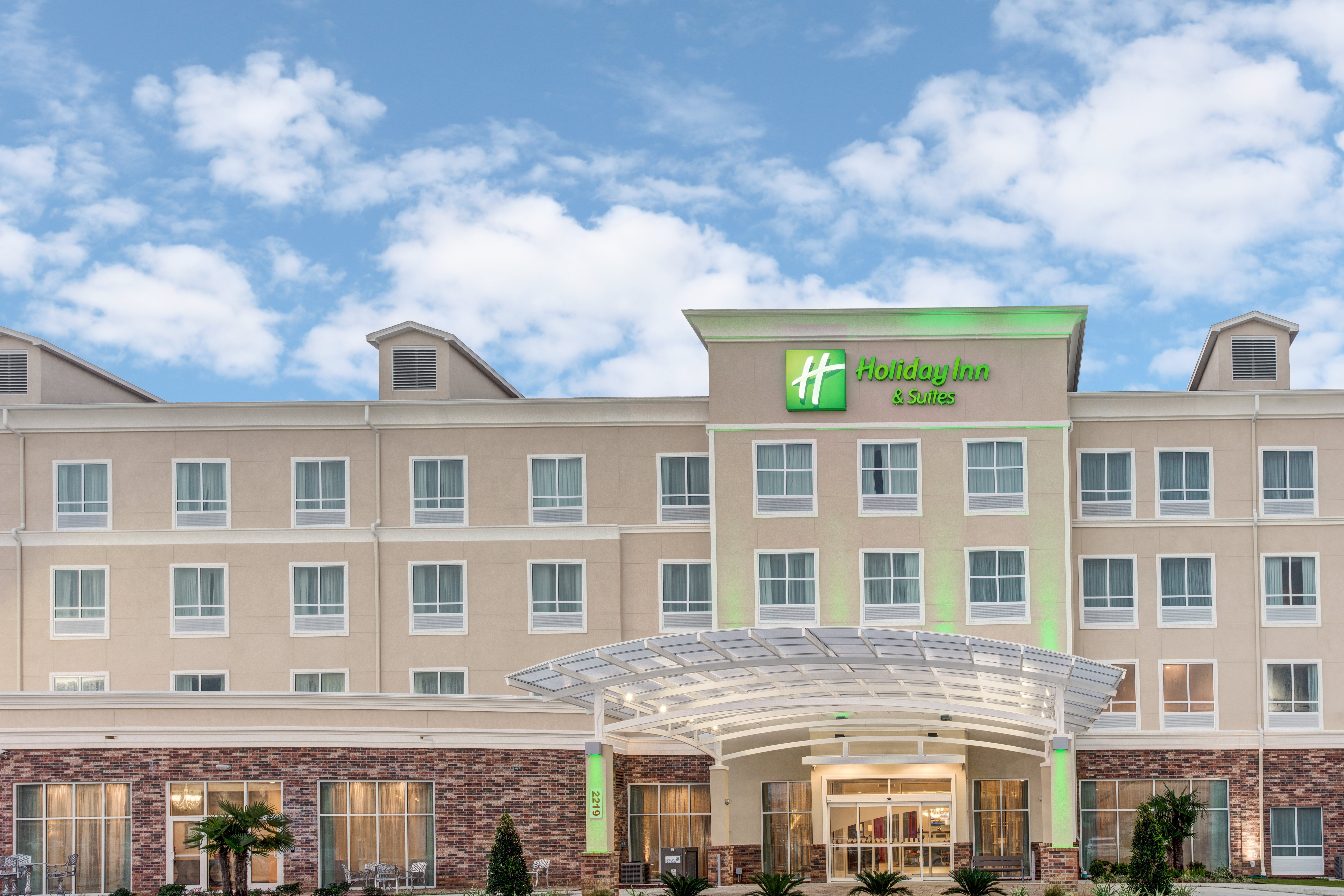 HOLIDAY INN SUITES LAFAYETTE NORTH 130 1 4 2 Updated