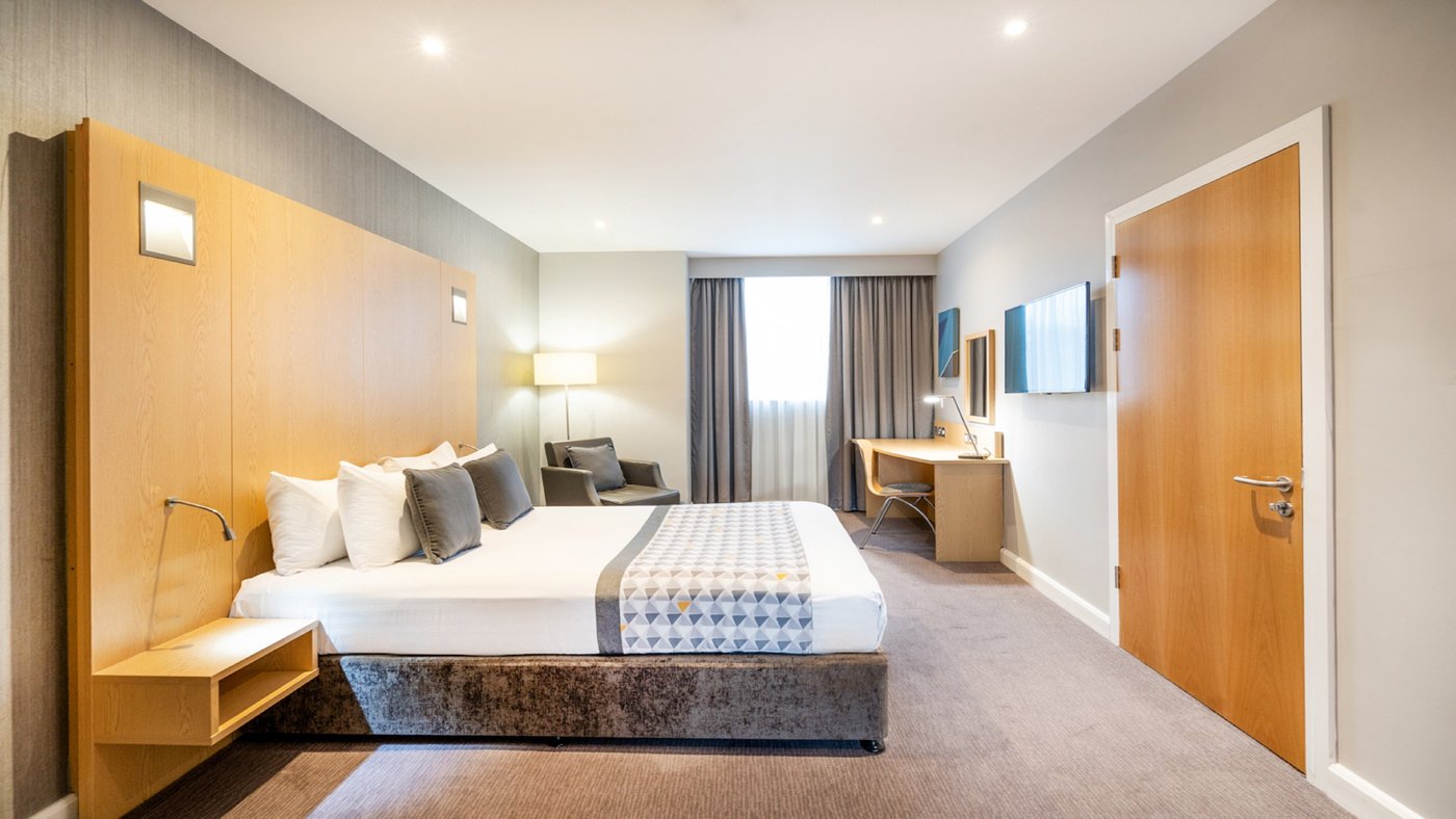 HOLIDAY INN LONDON - LUTON AIRPORT, AN IHG HOTEL $61 ($̶7̶6̶) - Updated ...