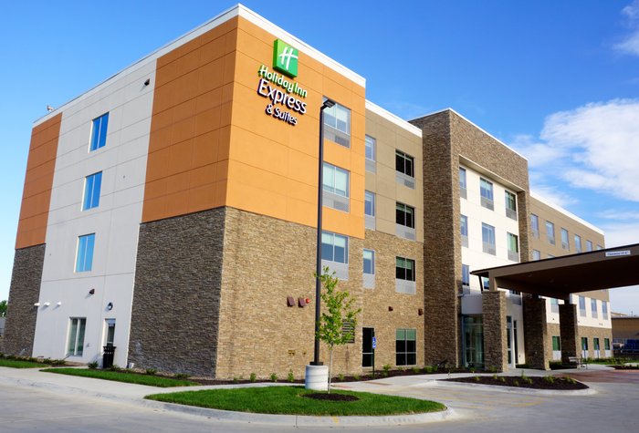 HOLIDAY INN EXPRESS & SUITES OMAHA - MILLARD AREA, AN IHG HOTEL ...