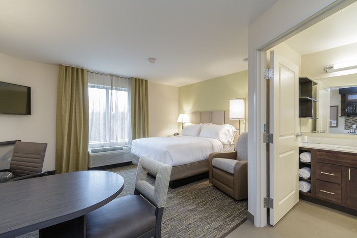 Candlewood Suites Mishawaka North - hotel rooms