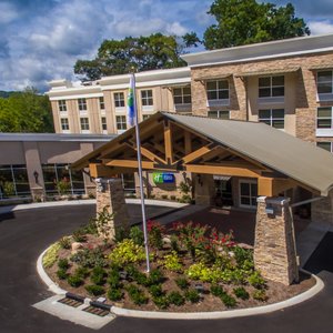Welcome to the Holiday Inn Express Gatlinburg Downtown