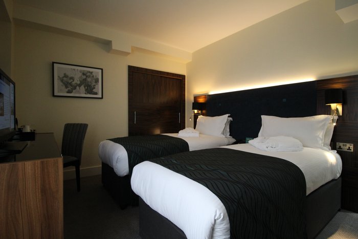 HOLIDAY INN LONDON - KENSINGTON HIGH ST., AN IHG HOTEL - Updated 2023