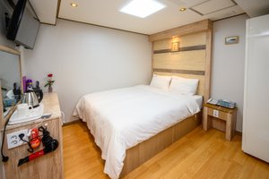 Room & Suite