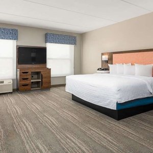 Hampton Inn & Suites Harlingen in Harlingen, image may contain: Office Building, Hotel, Shopping Mall, City