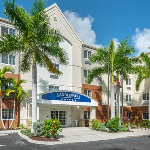 Stay with our hotel located in the heart of Fort Myers, FL.