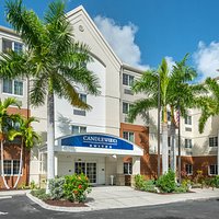 Stay with our hotel located in the heart of Fort Myers, FL.