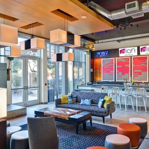 W XYZ SM Bar