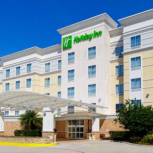 Warm, Sunny Day at Holiday Inn Webster