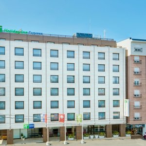 Welcome to the Holiday Inn Express Belgrade- City