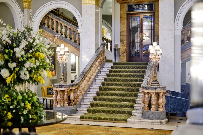 The Clermont Victoria Lobby - staircase