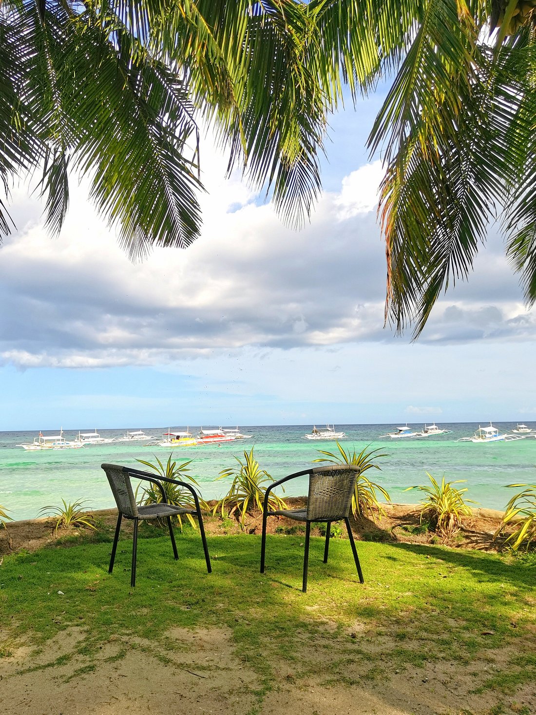 ON BOARD PANGLAO BEACH HOSTEL AND RESORT (Panglao Island, Bohol ...