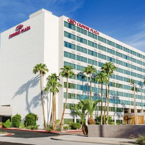 Located 1 mile from the PHX Sky Harbor Airport in Phoenix Arizona