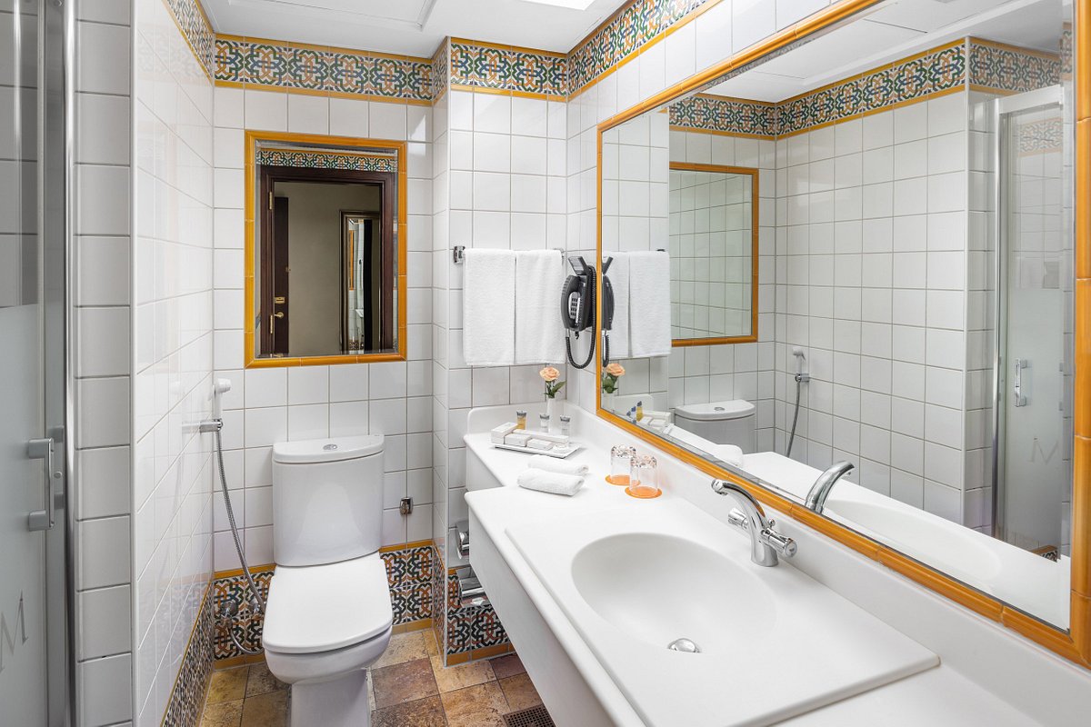 Fasilitas kamar mandi di Hotel Anjum