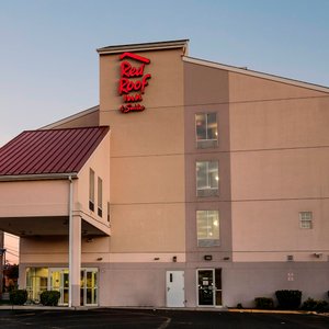Red Roof Inn & Suites Philadelphia - Bellmawr in Bellmawr