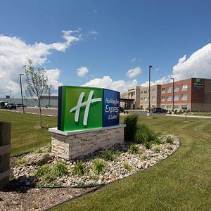 Welcome to the Holiday Inn Express & Suites Monroe