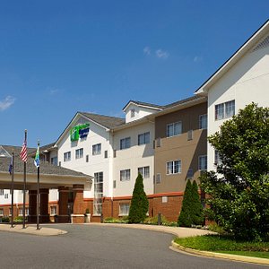 Welcome to Holiday Inn Express & Suites in Ruckersville, VA.