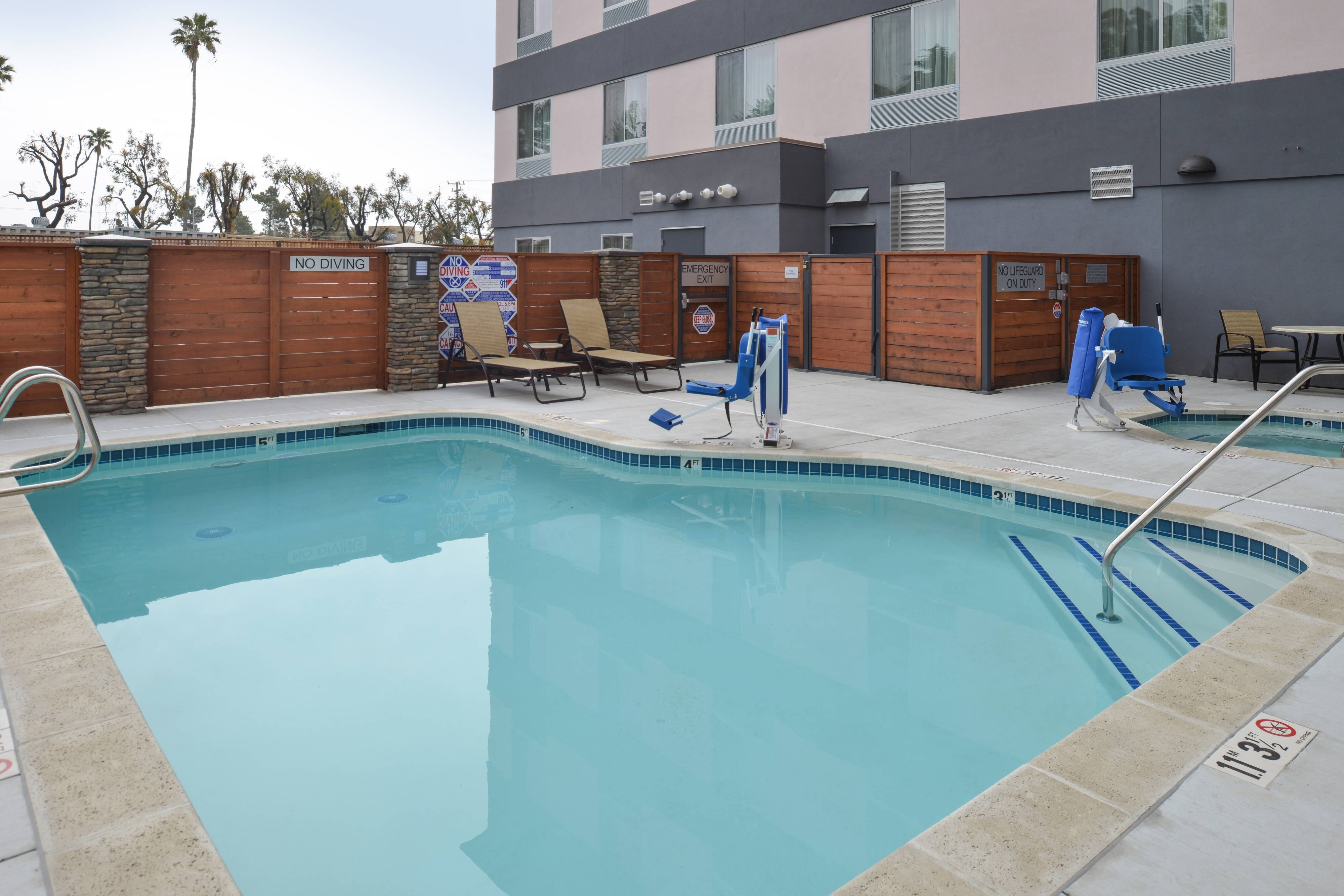 FAIRFIELD INN SUITES SANTA CRUZ CA 132 1 4 7 Prices