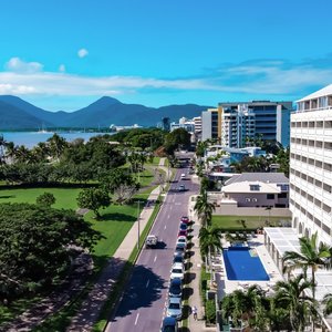 Hotel Exterior of Holiday Inn Cairns Harbourside