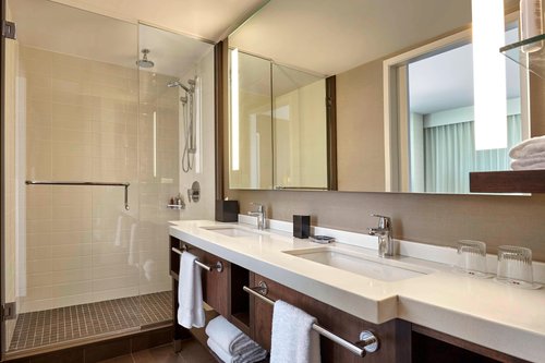 CALGARY AIRPORT MARRIOTT IN-TERMINAL HOTEL - Updated 2023 Prices ...