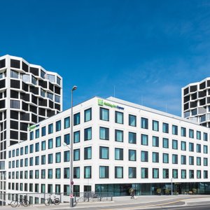 Our hotel less than 10 minutes from Munich City Centre via S-Bahn.