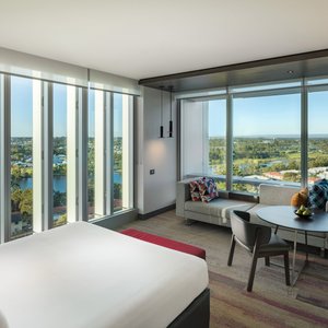 King Breezy Corner Guest Room