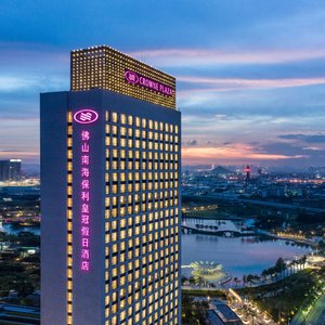 Hotel Exterior Night Mood