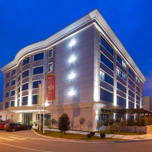 Hotel Exterior 1