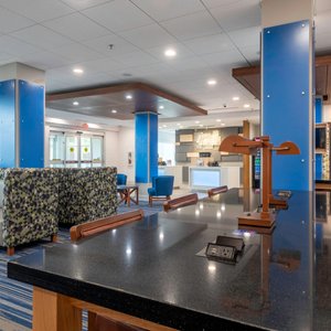 Lobby Community Table 