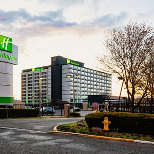 Enjoy a relaxing stay at the Holiday Inn Newark.