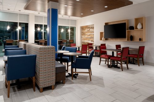 HOLIDAY INN EXPRESS & SUITES BULLHEAD CITY $120 ($̶1̶3̶2̶) - Updated ...