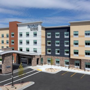 Hotel Exterior - Daytime