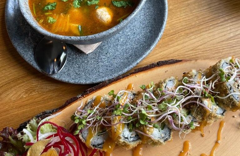 Crunchy Rolls & Thai Suppe
