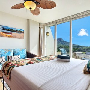 9th studio floor apartment with balcony / lanai