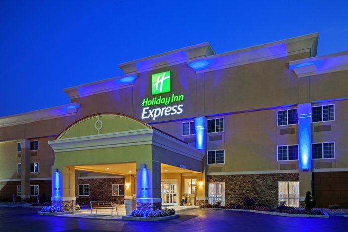 HOLIDAY INN EXPRESS BOWLING GREEN, AN IHG HOTEL $118 ($̶1̶3̶9̶ ...