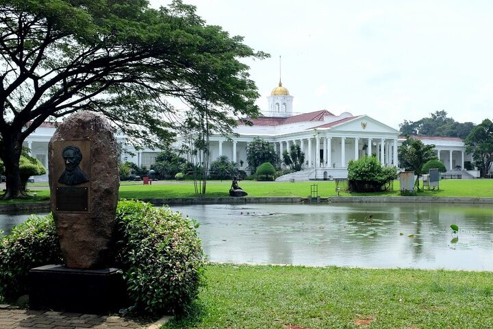 HD wallpaper: bogor palace, tree, plant, built structure, architecture,  water | Wallpaper Flare