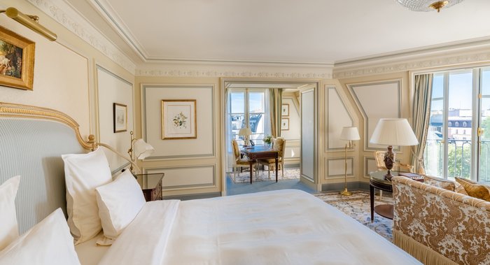 Room, Accommodation, Suite in Paris