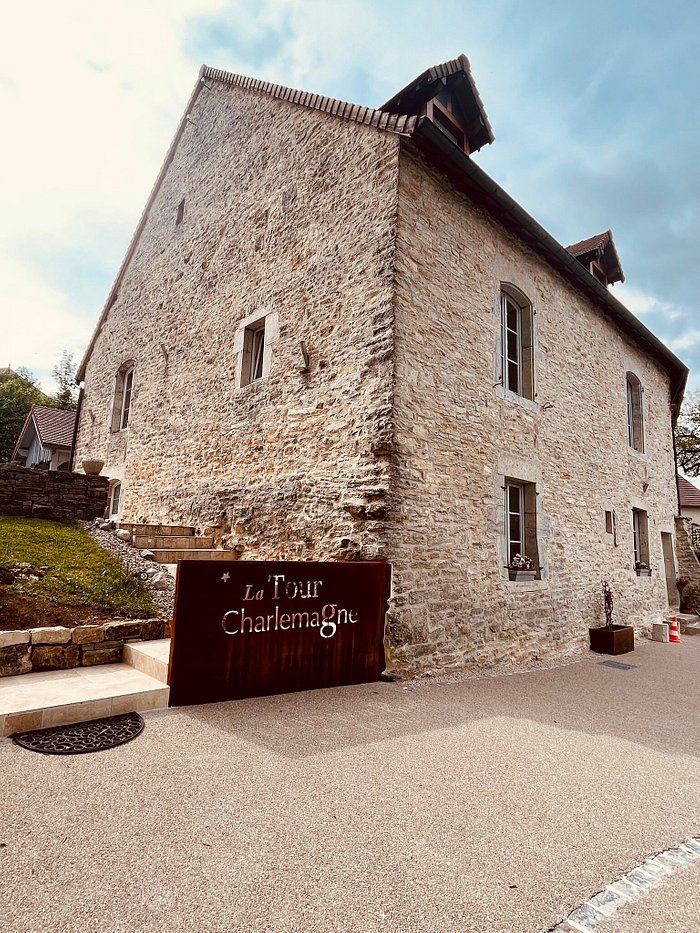 la tour charlemagne chateau chalon