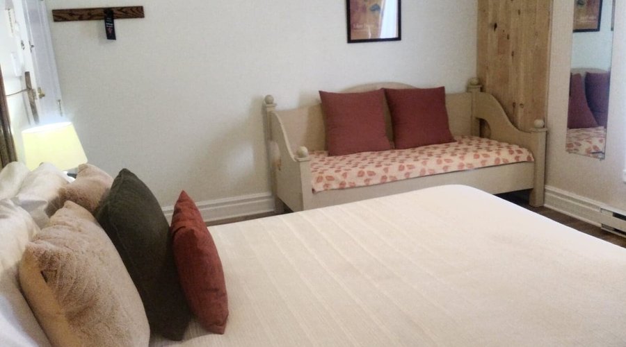 Chambre 1 lit queen + 1 lit simple
Occupation double ou triple