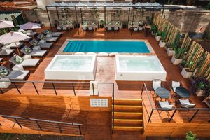Piscina e praia