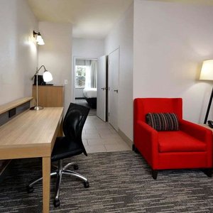 1 Bedroom Suite-King Bed