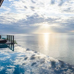 Soaring high above the turquoise East Sea, our Three-bedroom Oceanview Pool Villa is designed to offer an elegant space for family and friends to spend quality time together, featuring an infinity swimming pool with a magnificent view of the ocean.