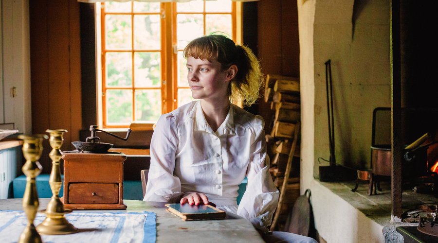 Travel back in time and meet historical characters on special days, like "Childrens day" or at Christmas time