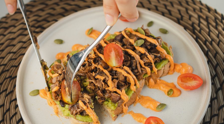 Avocado Toast with Meaty Mushroom and Sriracha mayo (Vegan)