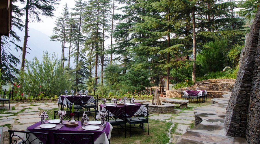 Restaurant with bonfire