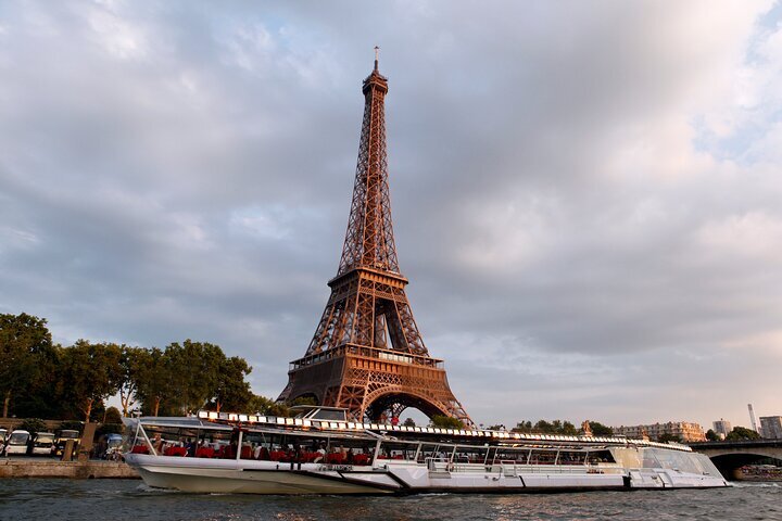 2023 Bateaux Mouches Paris Seine Early Evening Dinner Cruise