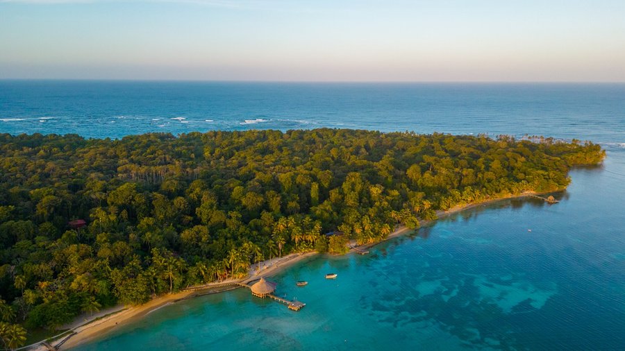 Casa Cayuco is a hidden gem amidst the breathtaking scenery of the protected Bastimentos Island.