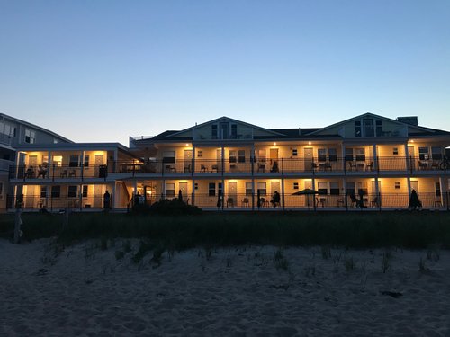 ABELLONA INN & SUITES ON THE SHORE - Updated 2023 Prices & Motel ...