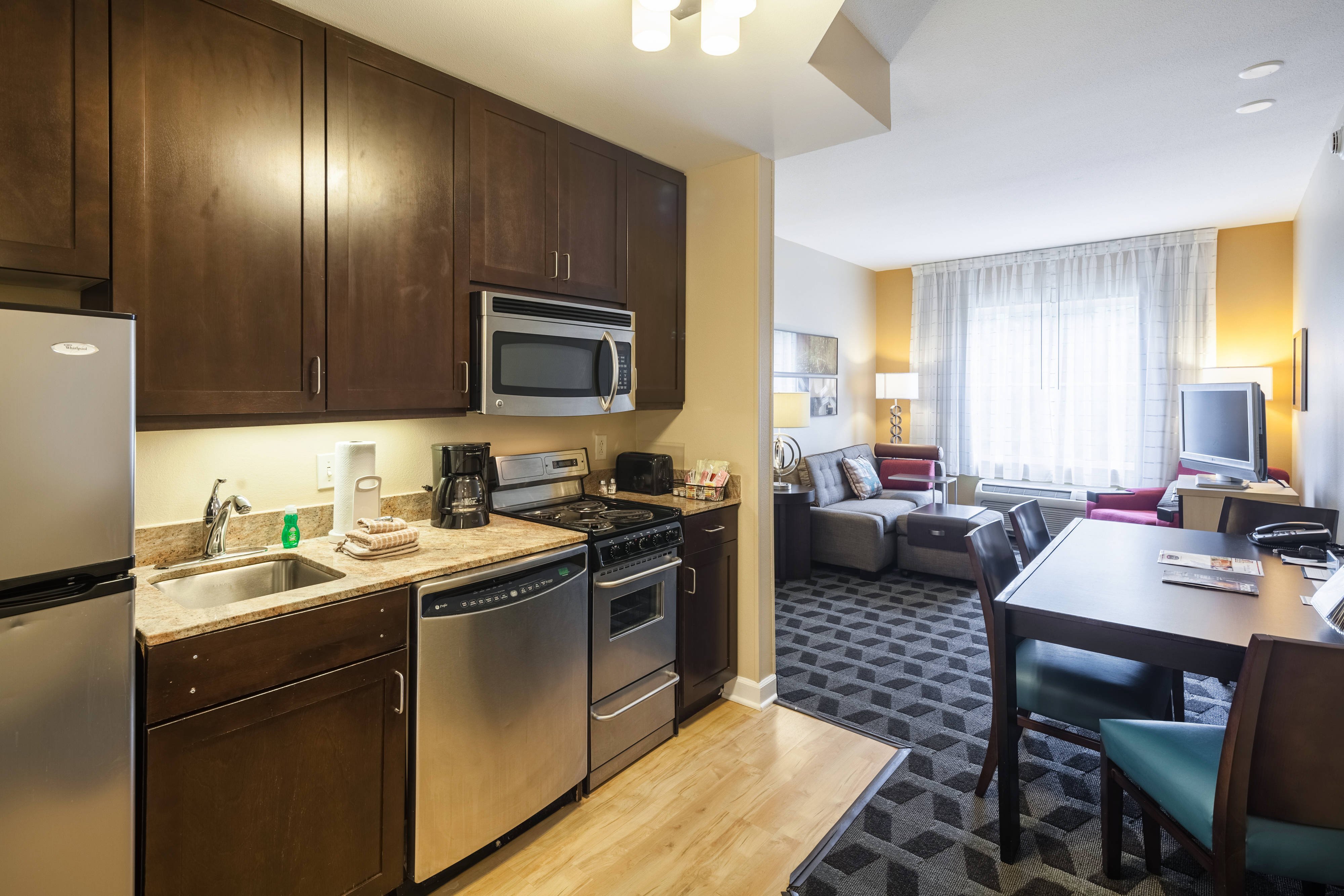 TOWNEPLACE SUITES BY MARRIOTT JACKSONVILLE BUTLER BOULEVARD 149   Two Bedroom Suite Kitchen 