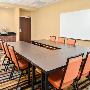Fairfield Inn &amp; Suites Warrensburg, hotel in Warrensburg
