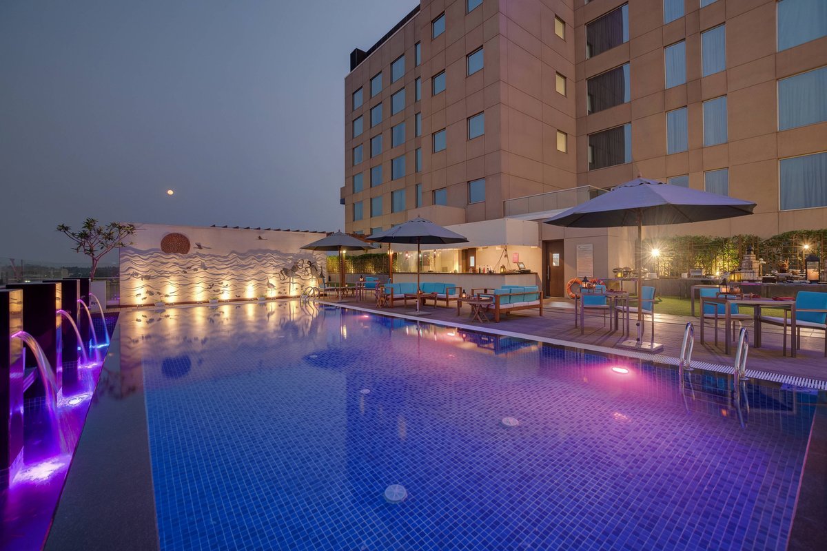 Courtyard by Marriott Surat Pool Pictures & Reviews - Tripadvisor